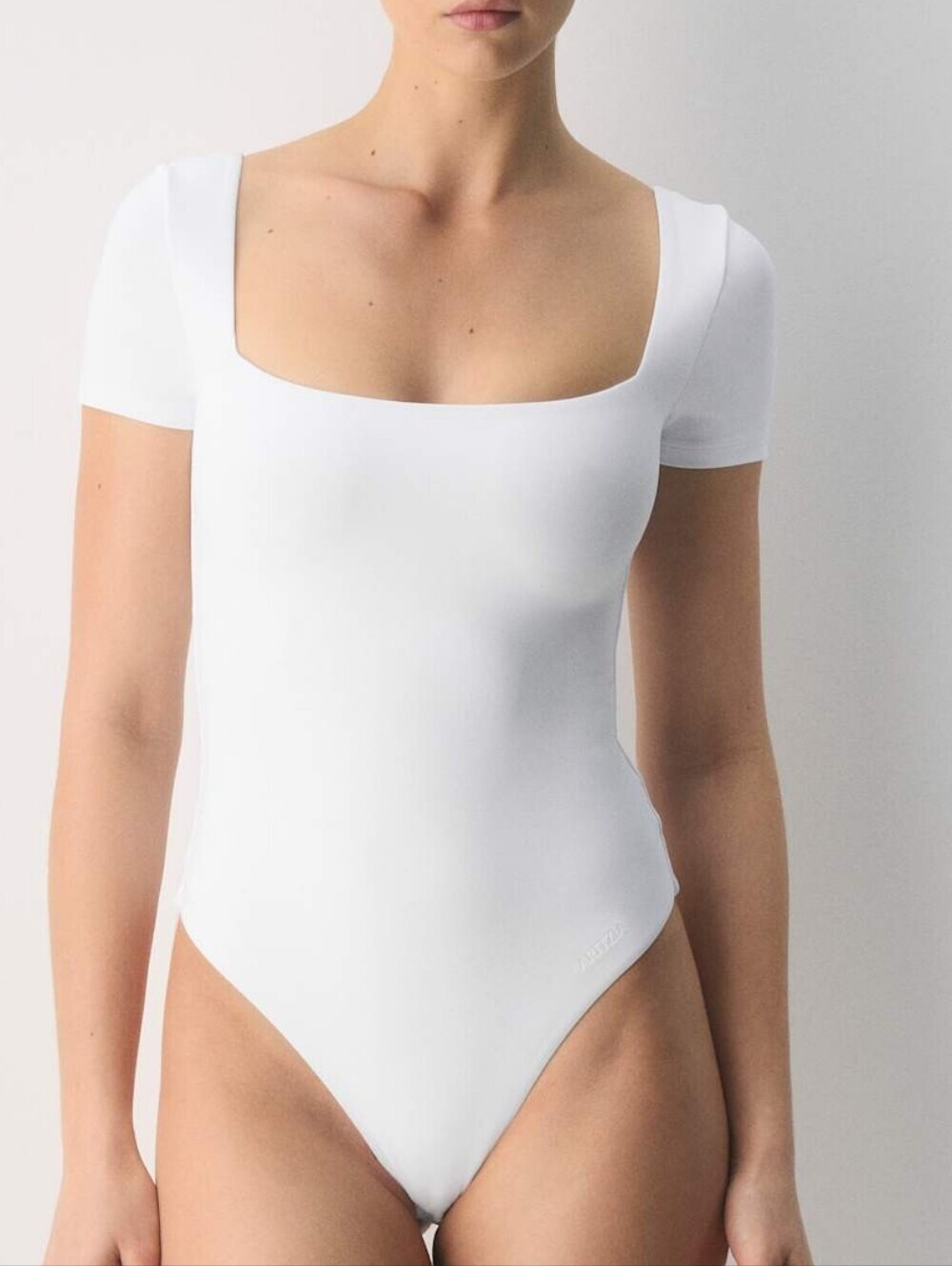 Aritzia Women’s White Square-Neck Short Sleeve Bodysuit